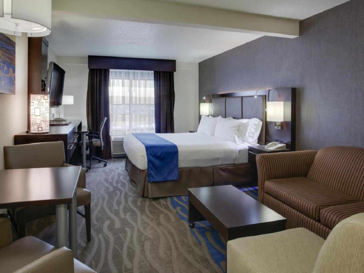 Holiday Inn Express Hotel & Suites Meadowlands Area By Ihg Carlstadt Exterior foto