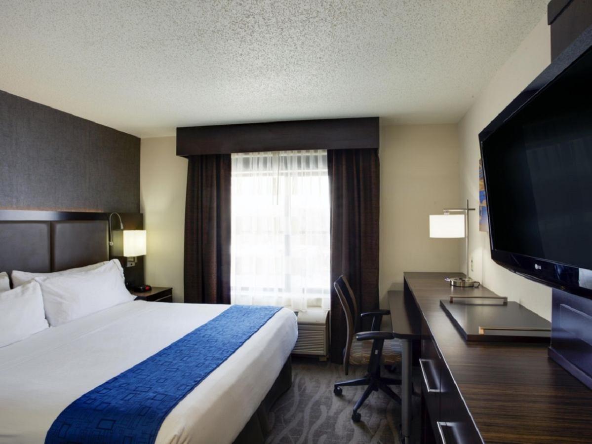 Holiday Inn Express Hotel & Suites Meadowlands Area By Ihg Carlstadt Exterior foto